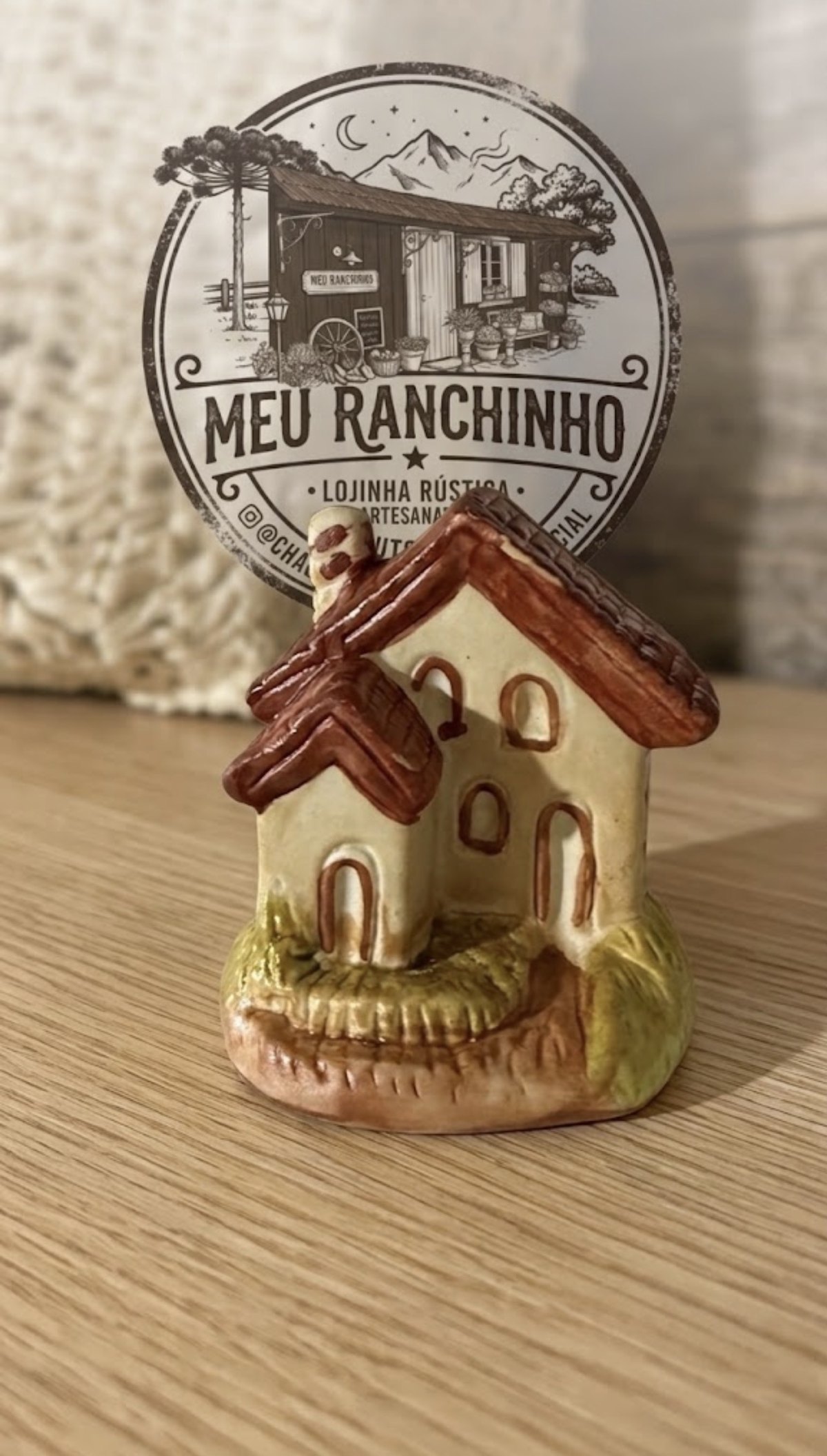 Casa Bege com Chaminé